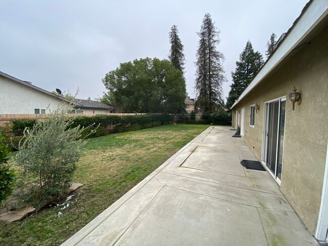 Building Photo - Beautiful home for rent in Visalia