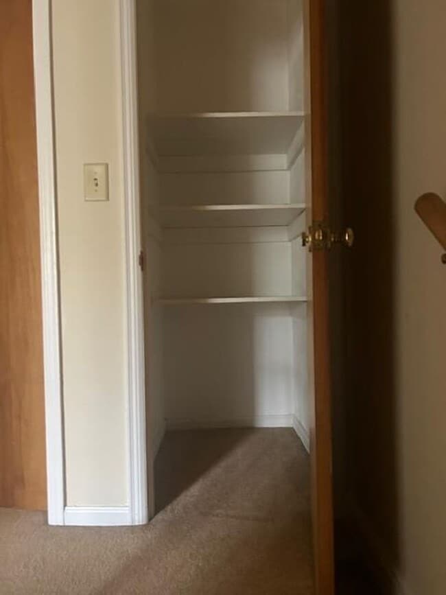 Building Photo - New Listing!
