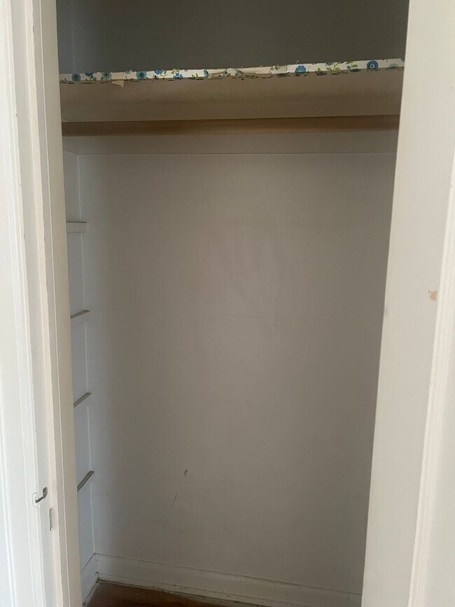 Building Photo - DwyW