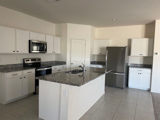 Building Photo - 35282 W Santa Clara Ave