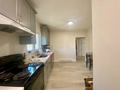 Building Photo - 100 W Adams St