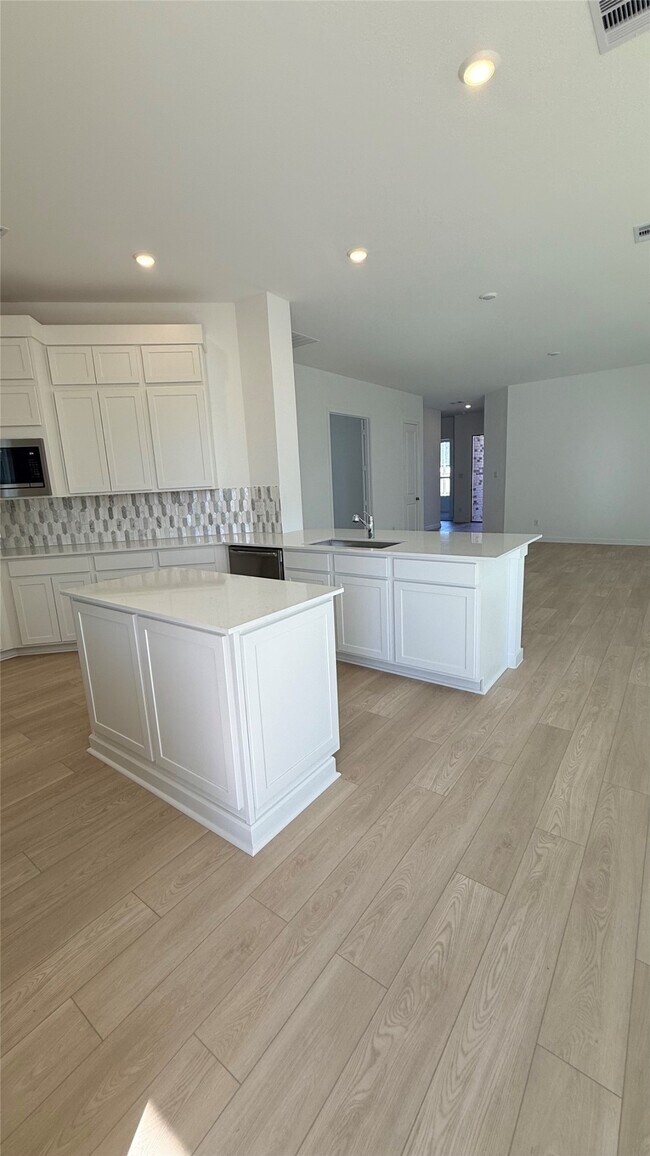 Building Photo - 31111 Riley Hts Dr