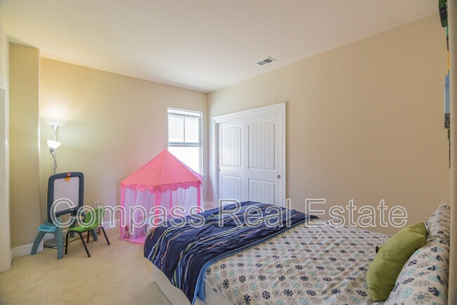 Building Photo - 5539 Southcrest Way