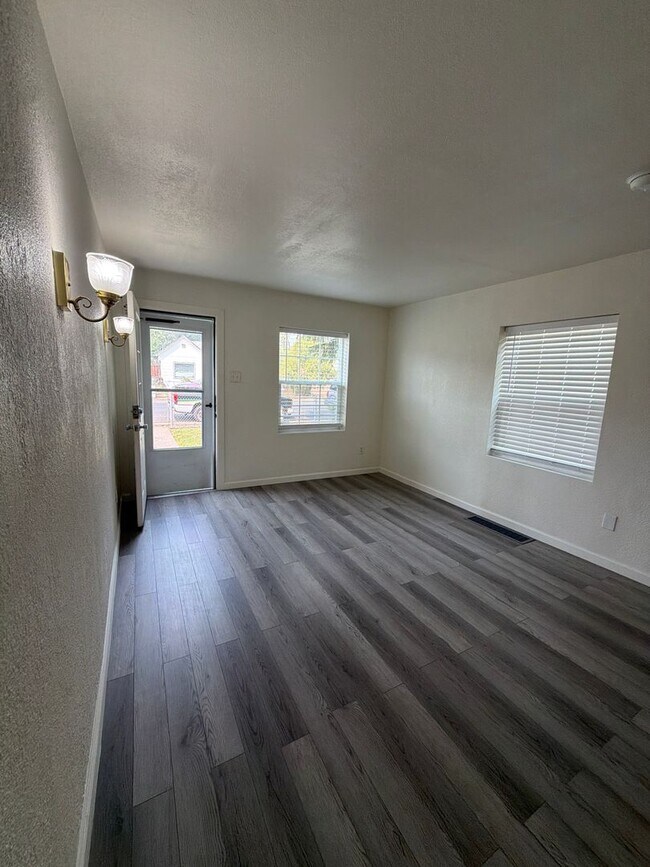 Building Photo - 2410 Englewood Ave