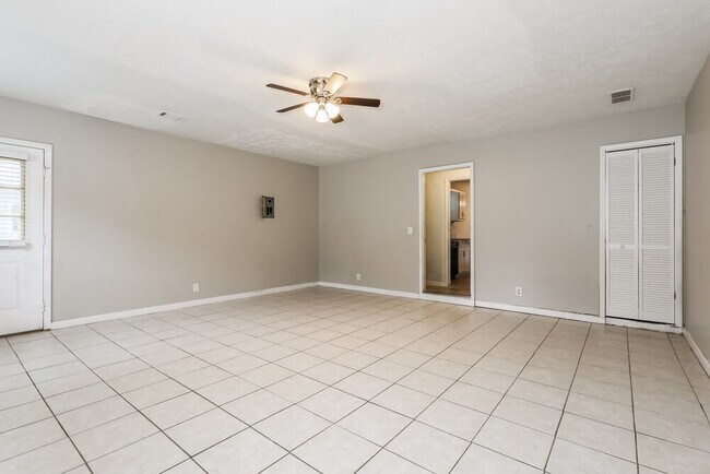 Building Photo - 10439 Candlelight Rd