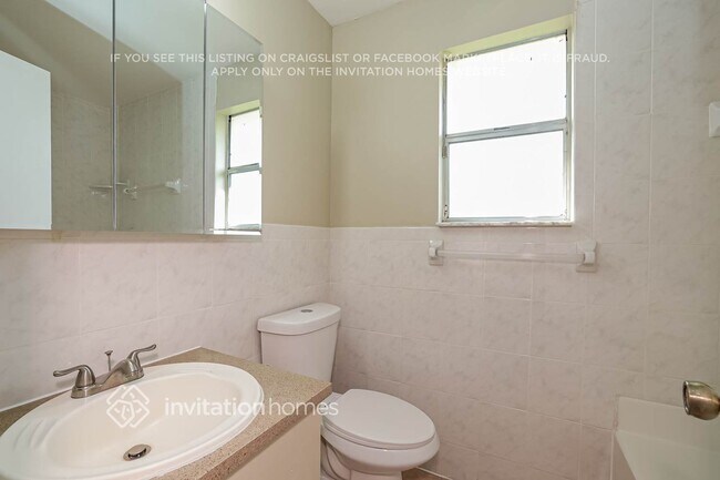 Building Photo - 8012 Cypress Dr N