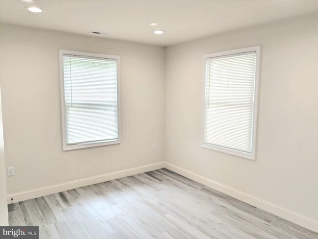 Building Photo - 57 Swan Ln