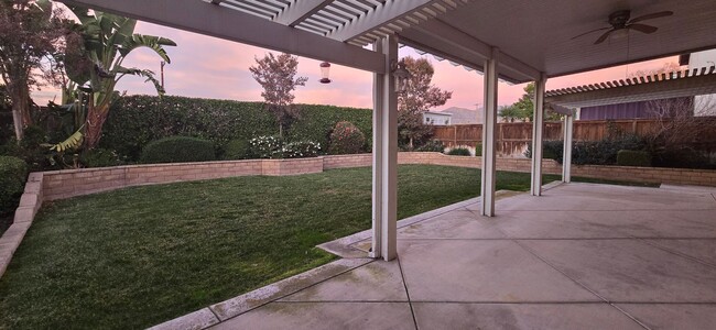 Building Photo - Spacious Redlands Family Home
