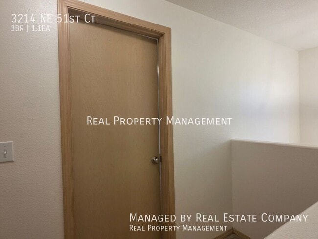 Building Photo - 3214 NE 51st Ct