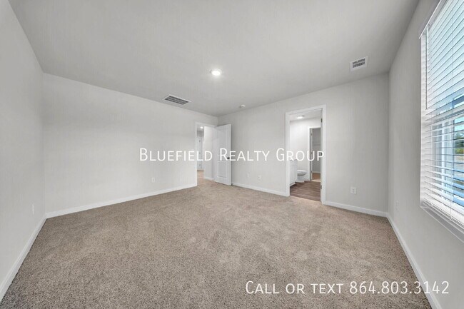 Building Photo - 161 Davis Dr