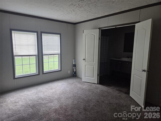 Building Photo - 213 Kimberly Cir