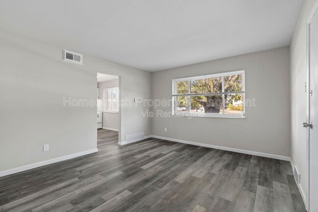 Building Photo - 16 Bruce Dr