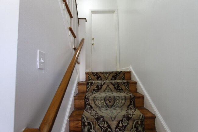 Building Photo - 6460 Ardleigh St