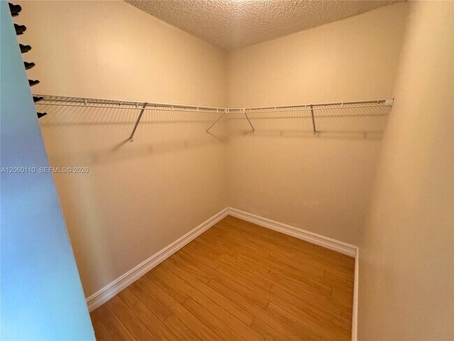 Building Photo - 2324 S Cypress Bend Dr