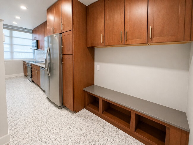kitchen/entryway - Paradigm Apartments