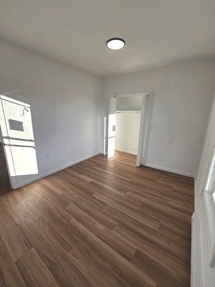 Building Photo - 1153 Main St