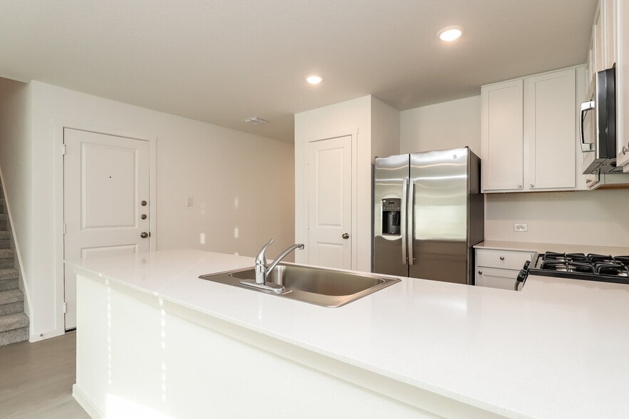 Building Photo - 253 Amy Aly