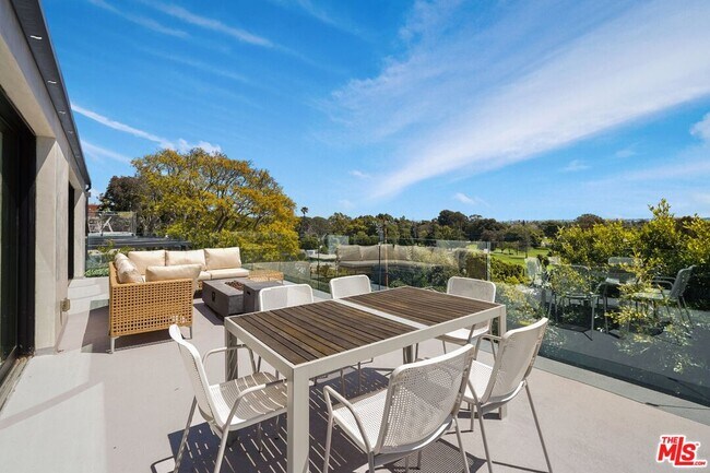 Building Photo - 1812 Navy St