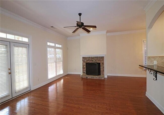 Building Photo - 1183 Dunwoody Village Dr