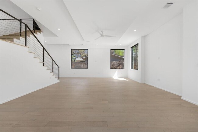 Building Photo - 2411 Winsted Ln