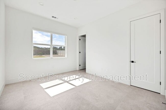 Building Photo - 32195 Daybrook Ter