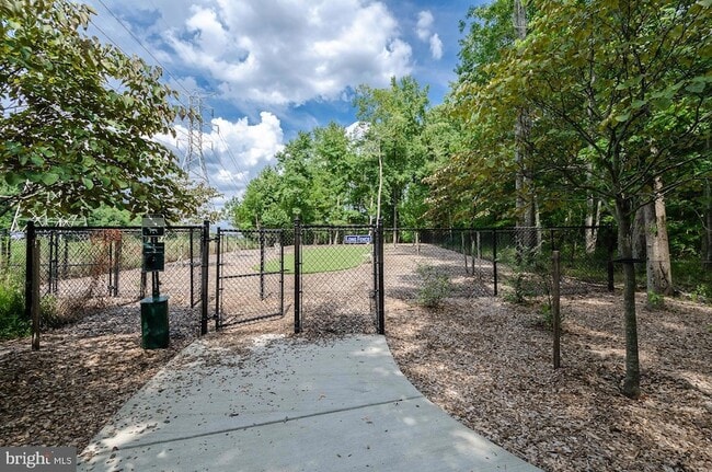 Building Photo - 7523 Holly Ridge Dr