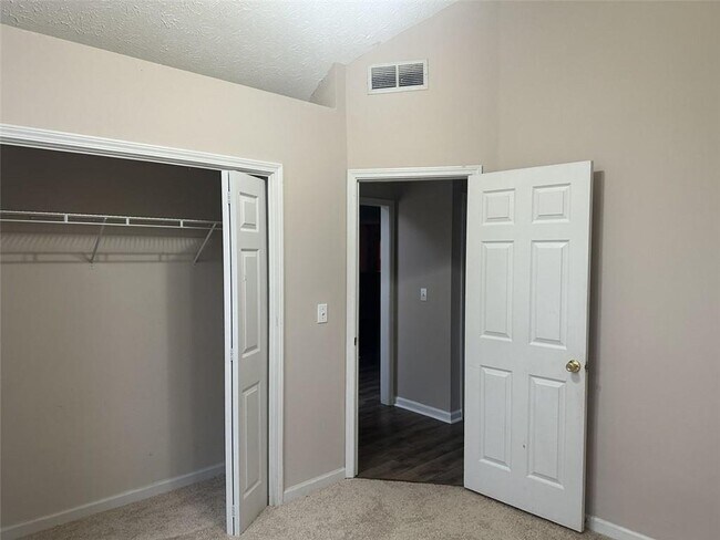 Building Photo - 1315 Sweetwater Ct