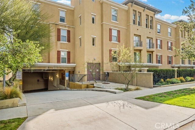 Building Photo - 128 N Oak Knoll Ave