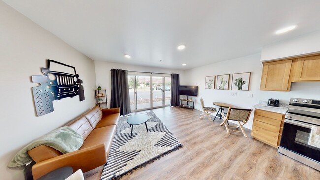 Building Photo - New Furnished Apartment