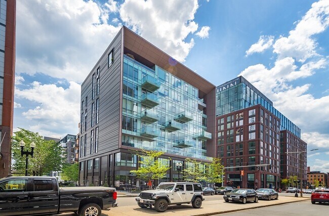 Building Photo - 32 Traveler St