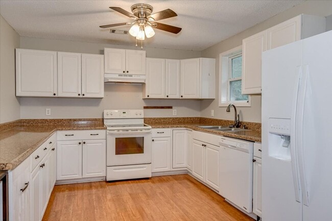 Building Photo - West Augusta Charm