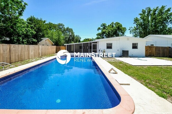 Building Photo - 3 Bedroom Pet-Friendly Home in Winter Haven, FL with Main Street Renewal
