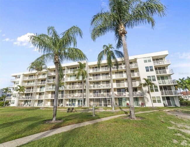 Building Photo - 6021 Bahia Del Mar Cir N