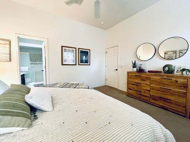 Building Photo - 12683 N Sleeping Coyote Dr