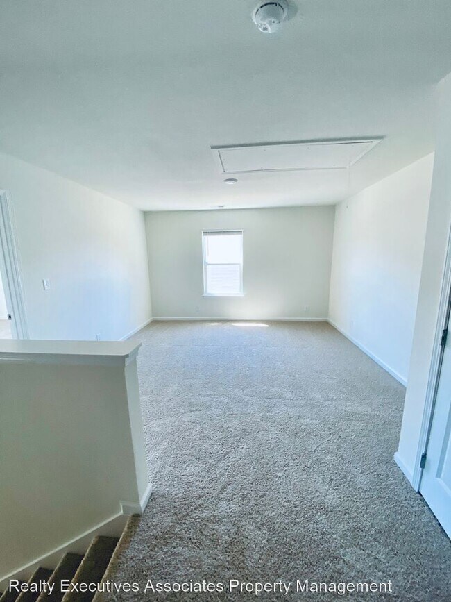 Building Photo - 4 br, 2.5 bath House - 9729 War Admiral Lane