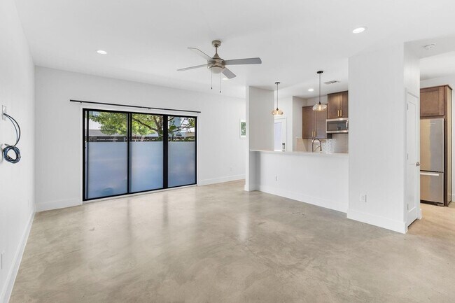 Building Photo - 2101 Montopolis Dr