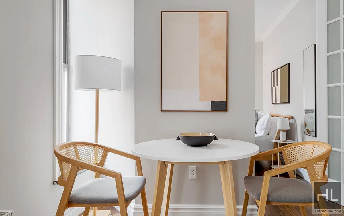 Building Photo - E 13TH ST.