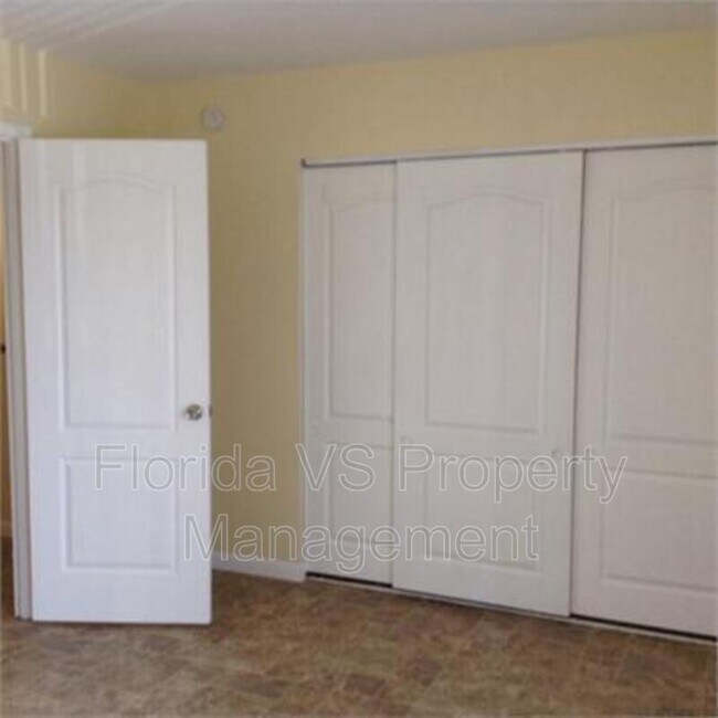 Building Photo - 800 Lucaya Dr