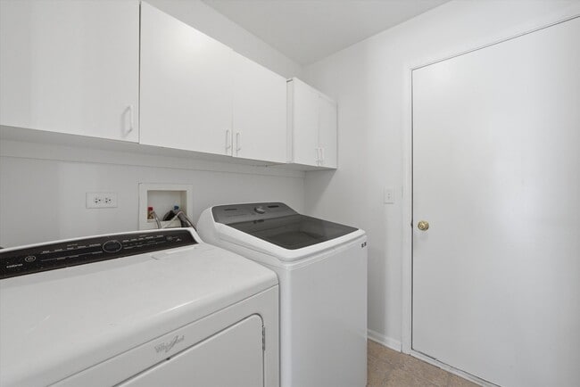 Building Photo - 8261 Pecan Pl