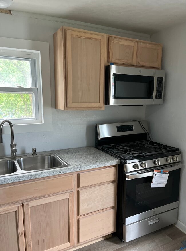 Building Photo - 28 Wood Ave