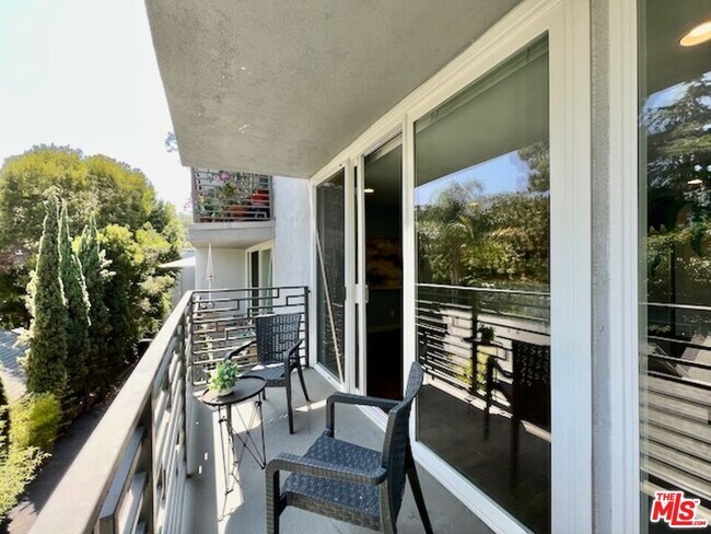 Building Photo - 1920 Hillcrest Rd