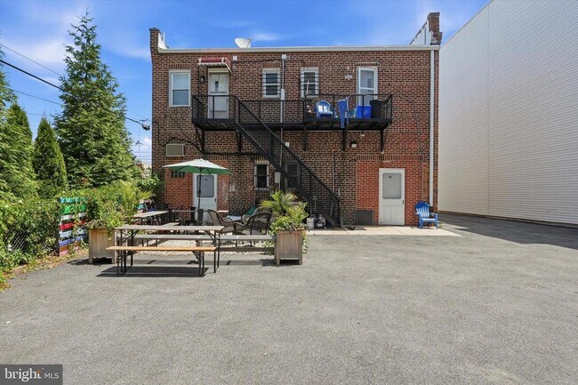 Building Photo - 5548 Ridge Ave