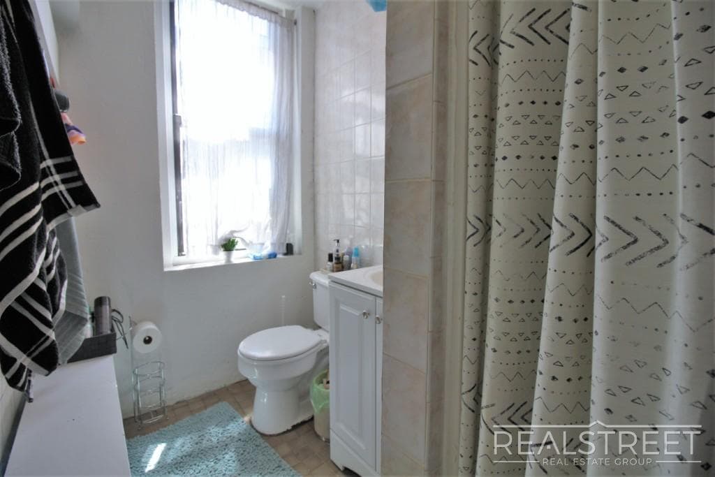 Building Photo - Spacious Studio LOFT in Williamsburg!