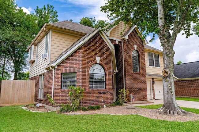 Building Photo - 3022 Norwich St