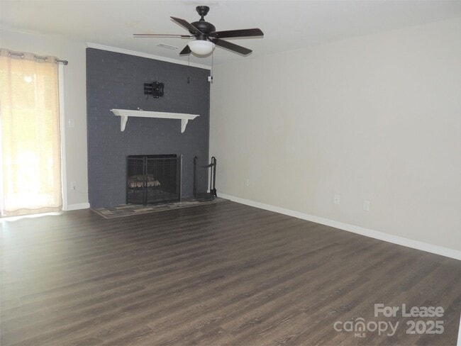 Building Photo - 9252 Kings Canyon Dr