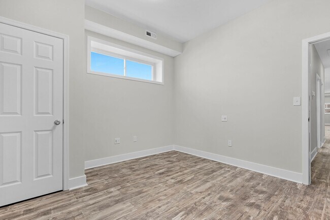 Building Photo - 100 S Bouldin St