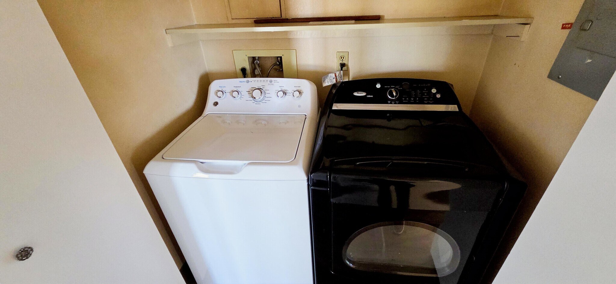 Building Photo - 376 Center St