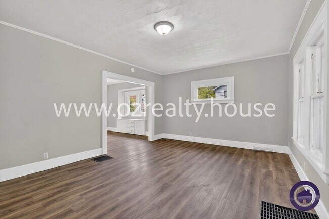 Building Photo - 3725 Hoiles Ave