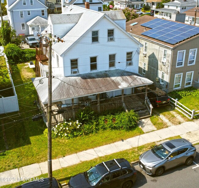 Building Photo - 113 12th Ave