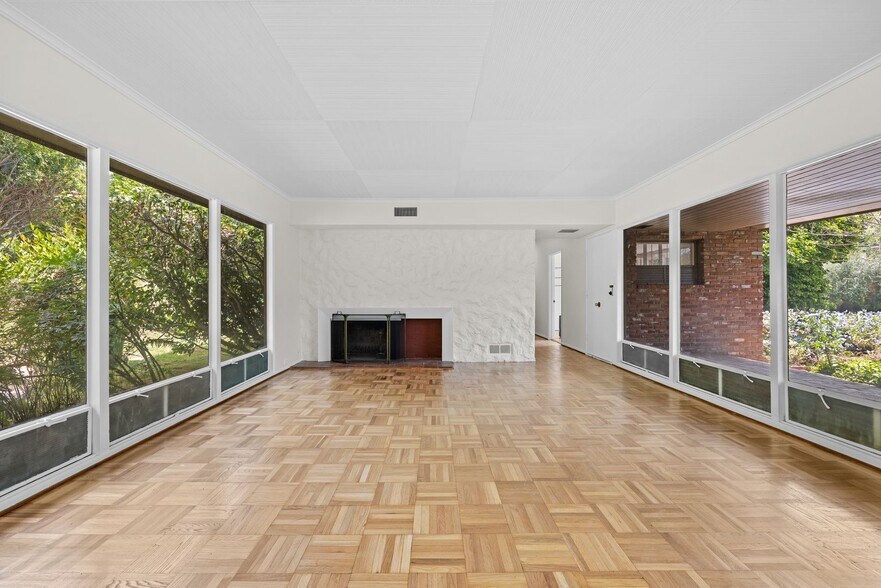 Building Photo - Classic Mid-Century home moments from Fryman Canyon